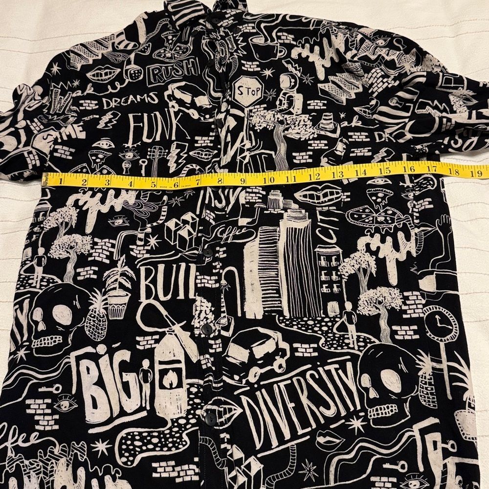 Zara Black and White Graphic Shirt - Picture 4 of 5